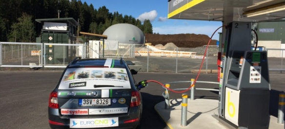 tankovani-bioplynu-pred-startem-ecorun-1000-jezer-768x576