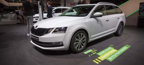 skoda-octavia-combi-front-side-paris-motor-show-2018-2-662102