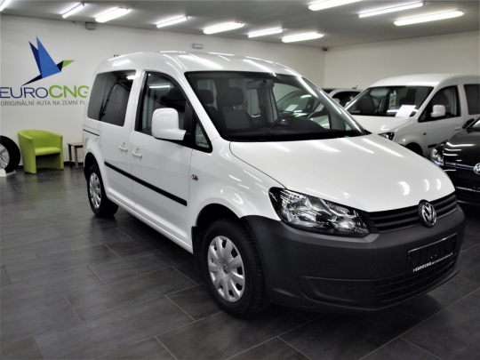 VW Caddy 2.0 Ecofuel LIFE 5míst MAN 2013 – zadní PDC, křídla, vyhř. sedačky, 2 sady kol