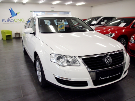 Volkswagen Passat 1.4 TSI EcoFuel SportLine MAN 2010 – vyhř. sedačky, CLIMATRONIC, tažné