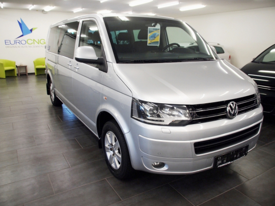 Volkswagen Caravelle 2.0 Ecofuel LONG 8 míst – bixenony, tempomat, el. šoupačky, 2xPDC