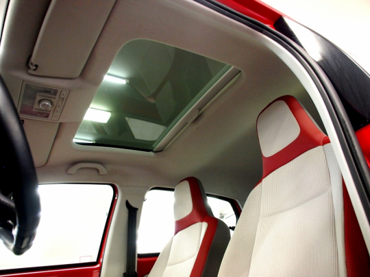VW UP! CNG Eco-Up++ 5dveří MAN 2014 – panorama, PDC, GPS, 2xALU
