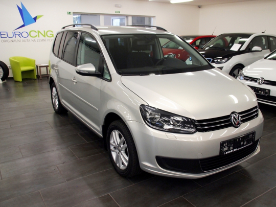 VW Touran 1.4TSi Ecofuel Masters 5míst DSG 2013 – vyhř. sedačky, RCD310+HF, málo najeto