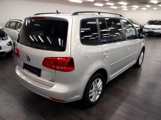 VW Touran 1.4TSi Ecofuel Masters 5míst DSG 2013 – vyhř. sedačky, RCD310+HF, málo najeto