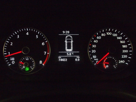 Volkswagen Caddy 2.0 EcoFuel MAN 2012 – skříň, vyhř. sedačky, tempomat, PDC