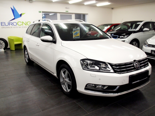 VW Passat 1.4TSI Ecofuel Masters++ DSG 2014 – adapt. tempomat, nez. topení, 2xPDC, keyless