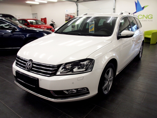 VW Passat 1.4TSI Ecofuel Masters++ DSG 2014 – adapt. tempomat, nez. topení, 2xPDC, keyless