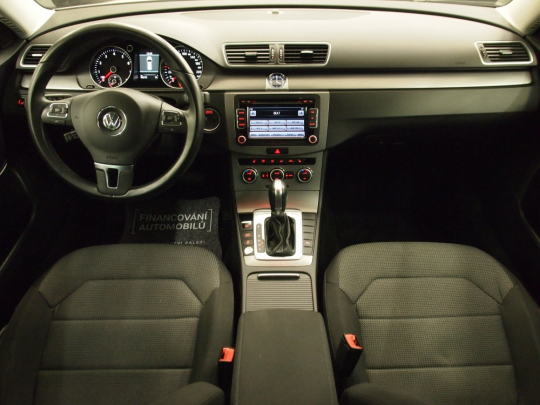VW Passat 1.4TSI Ecofuel Masters++ DSG 2014 – adapt. tempomat, nez. topení, 2xPDC, keyless