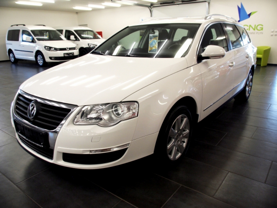 Volkswagen Passat 1.4 TSI EcoFuel SportLine MAN 2010 – vyhř. sedačky, CLIMATRONIC, tažné