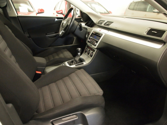 Volkswagen Passat 1.4 TSI EcoFuel SportLine MAN 2010 – vyhř. sedačky, CLIMATRONIC, tažné