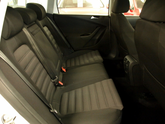 Volkswagen Passat 1.4 TSI EcoFuel SportLine MAN 2010 – vyhř. sedačky, CLIMATRONIC, tažné