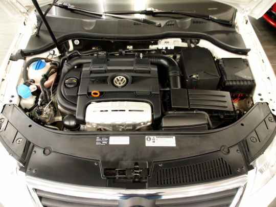 Volkswagen Passat 1.4 TSI EcoFuel SportLine MAN 2010 – vyhř. sedačky, CLIMATRONIC, tažné