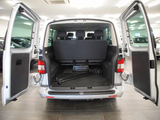 Volkswagen Caravelle 2.0 Ecofuel LONG 8 míst – bixenony, tempomat, el. šoupačky, 2xPDC