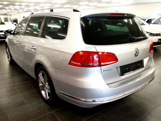 VW Passat Variant 1.4 TSI Ecofuel R-line AUT 2015 – tažné zař., nezáv.topení, el.kufr, 2xPDC, kamera