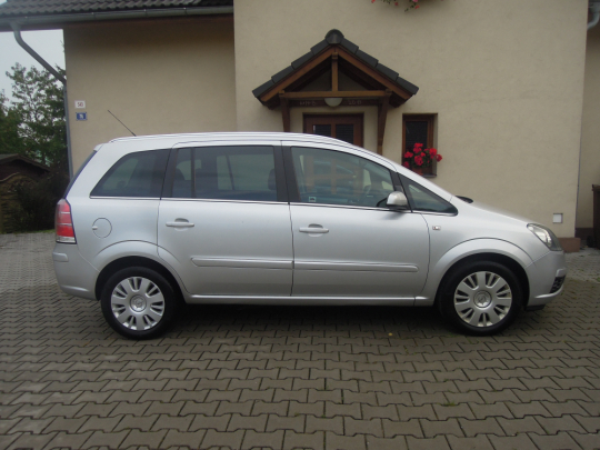 Opel Zafira CNG 1.6, 7 míst, serviska