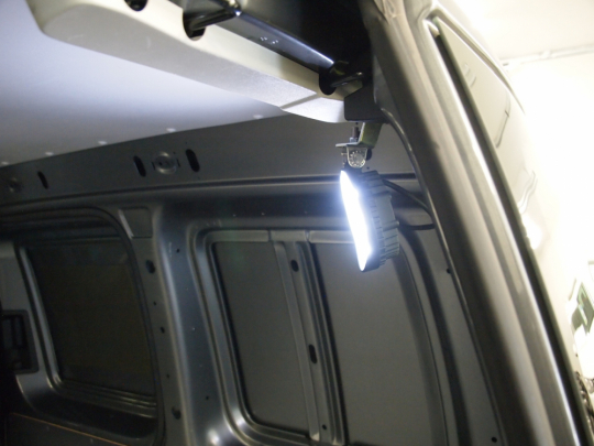 (669) Volkswagen Caddy 2.0 Ecofuel skříň MAN 2014