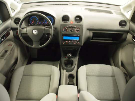 (123) Volkswagen Caddy 2.0 Ecofuel LIFE MAN 2010,2x šoupačky