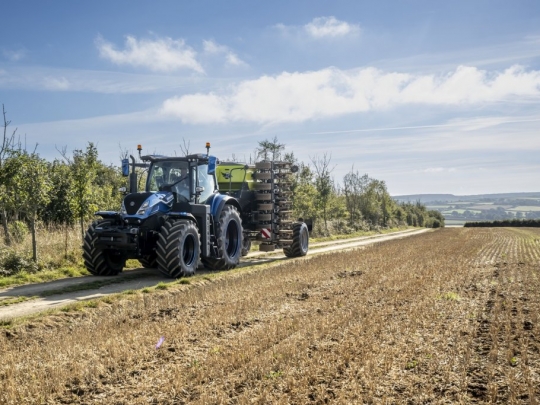 traktor-new-holland-methane-power-lng-zkapalneny-zemni-plyn-10