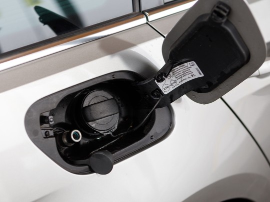 Cena CNG v posledním roce výrazně rostla. Stále však lze ušetřit přes 8 Kč oproti ceně litru benzínu